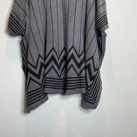 Ellie + Kate Gray and Black Shawl - Picture 8 of 9